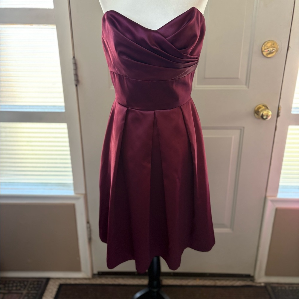 Elegant Burgundy Strapless Dress